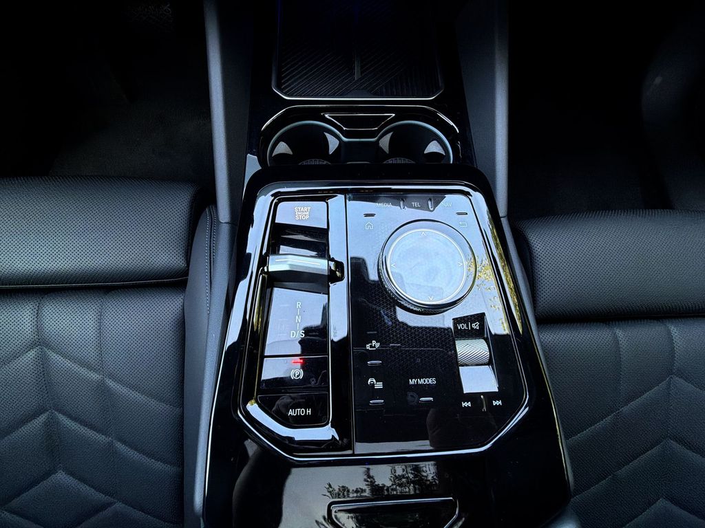 Thumbnail: 2024 BMW 5 Series - 15