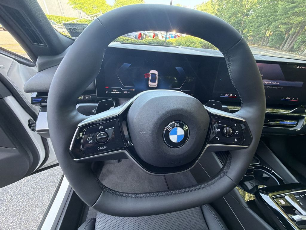 Thumbnail: 2024 BMW 5 Series - 10