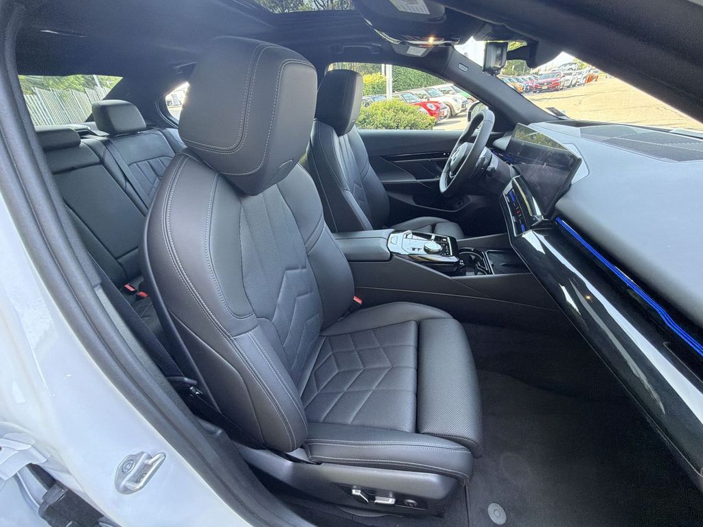 Thumbnail: 2024 BMW 5 Series - 12