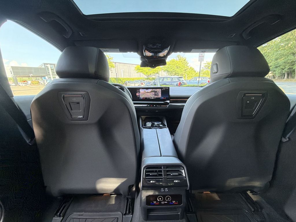 Thumbnail: 2026 BMW 5 Series - 12