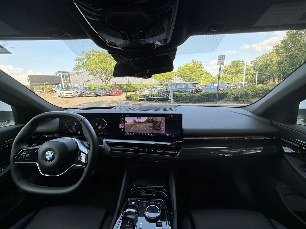 Thumbnail: 2026 BMW 5 Series - 2