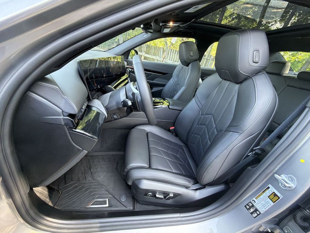 Thumbnail: 2026 BMW 5 Series - 26