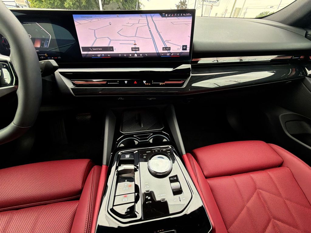 Thumbnail: 2024 BMW 5 Series - 14
