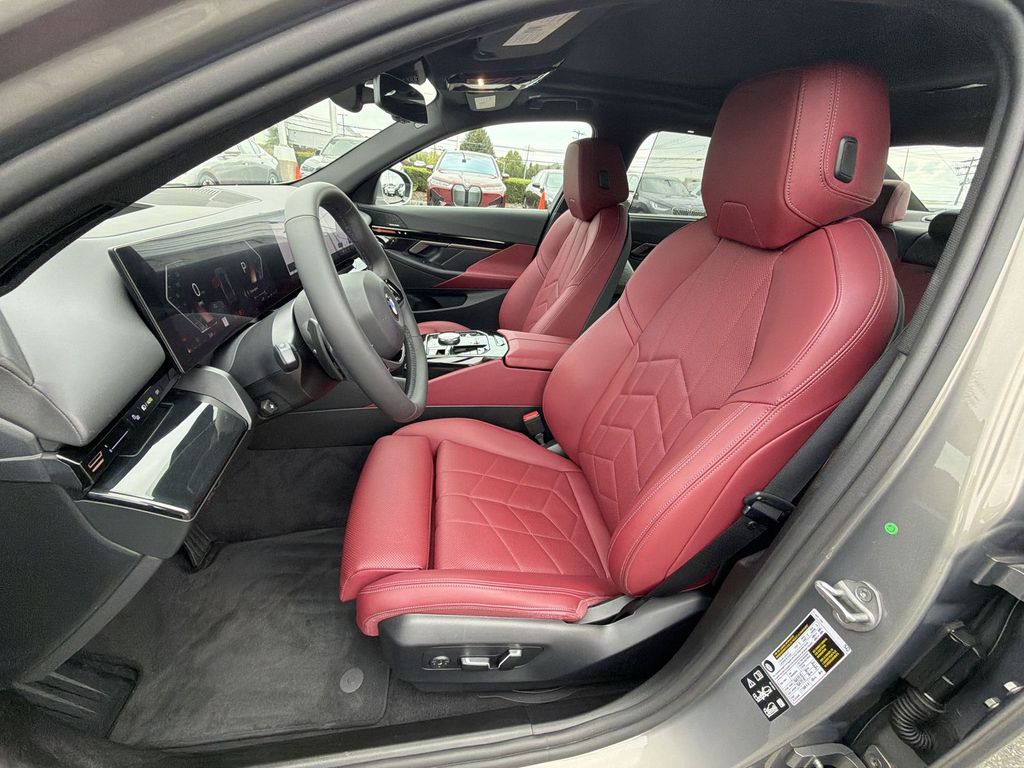 Thumbnail: 2024 BMW 5 Series - 11