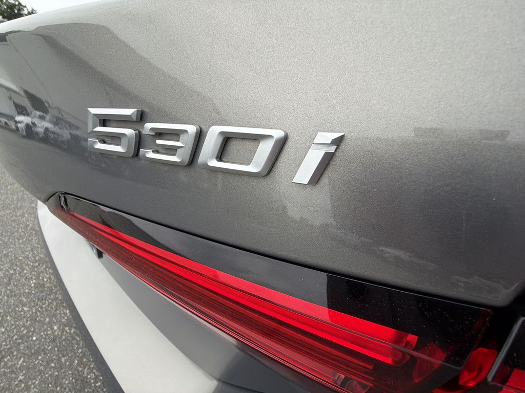 Thumbnail: 2024 BMW 5 Series - 28