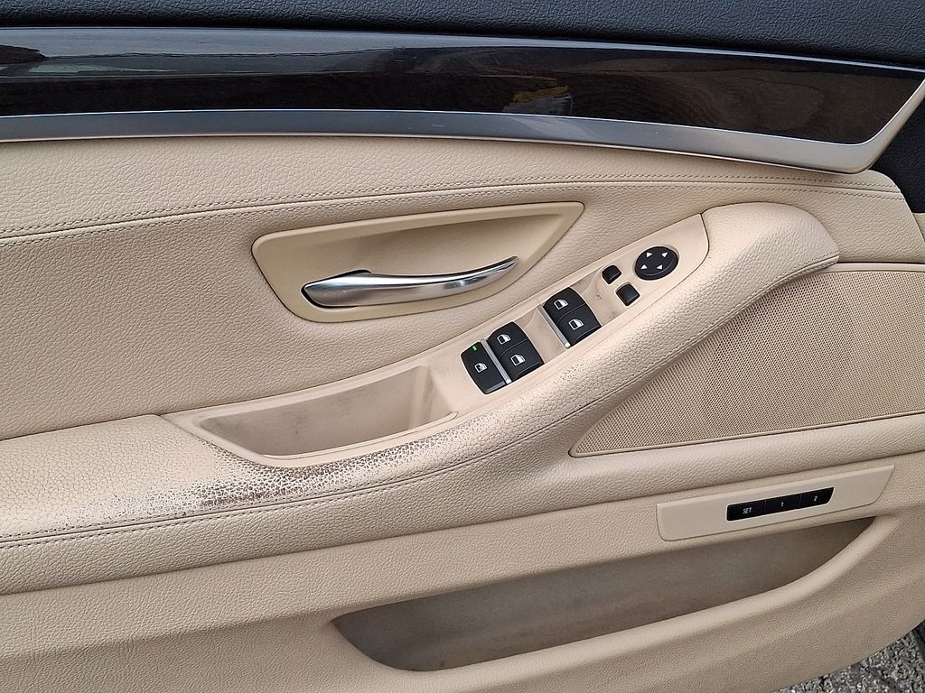 Thumbnail: 2015 BMW 5 Series - 5
