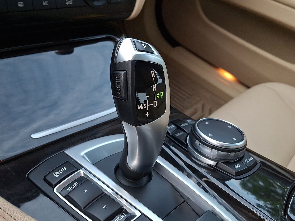 Thumbnail: 2015 BMW 5 Series - 9