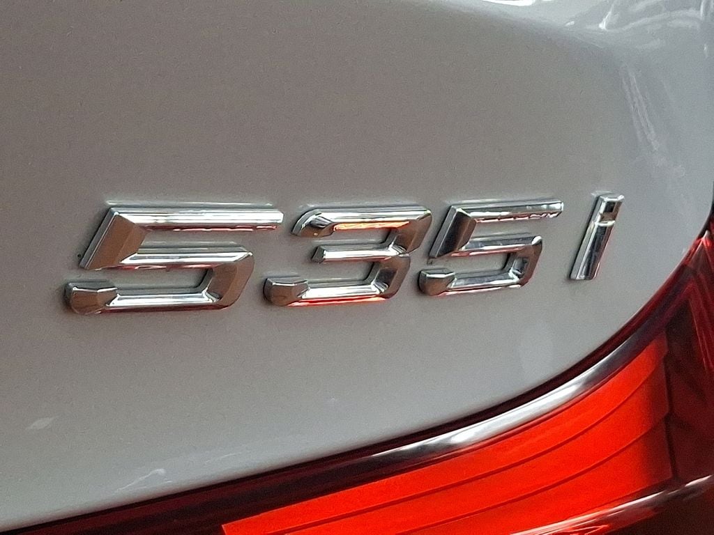 Thumbnail: 2016 BMW 5 Series - 5