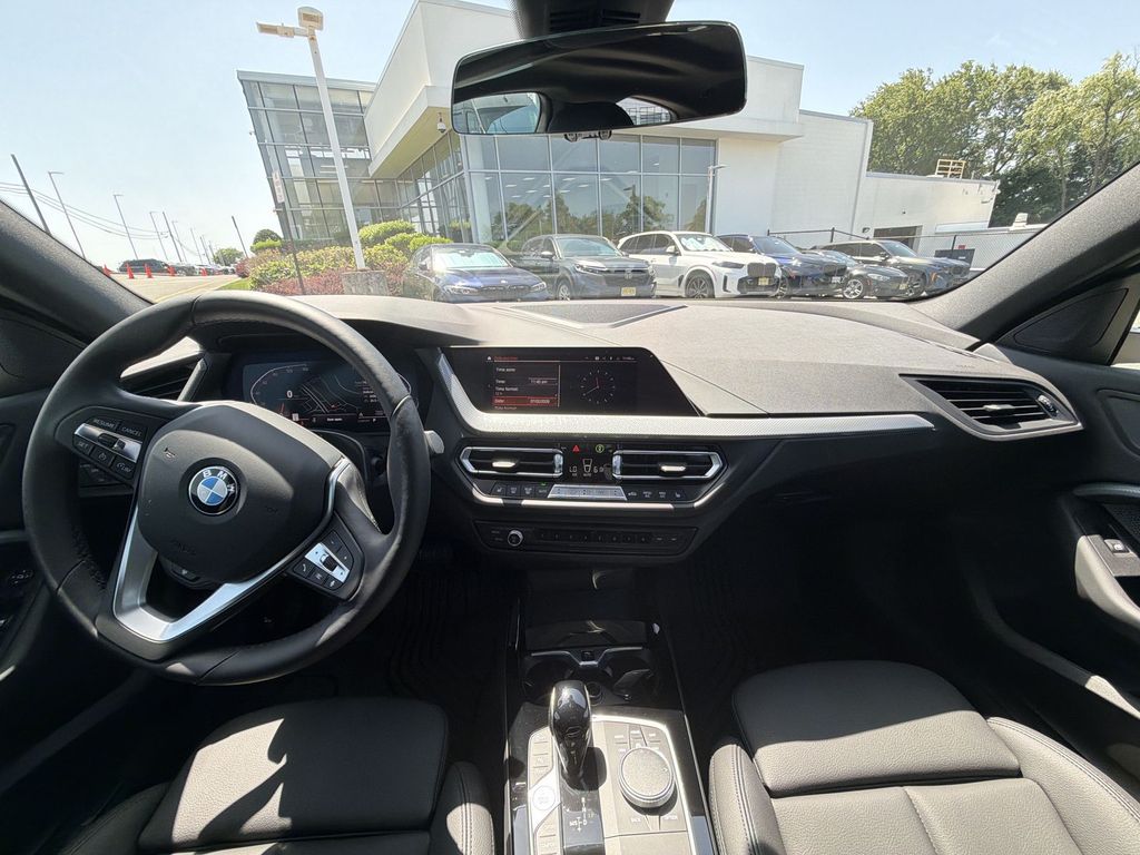 Thumbnail: 2023 BMW 2 Series - 10