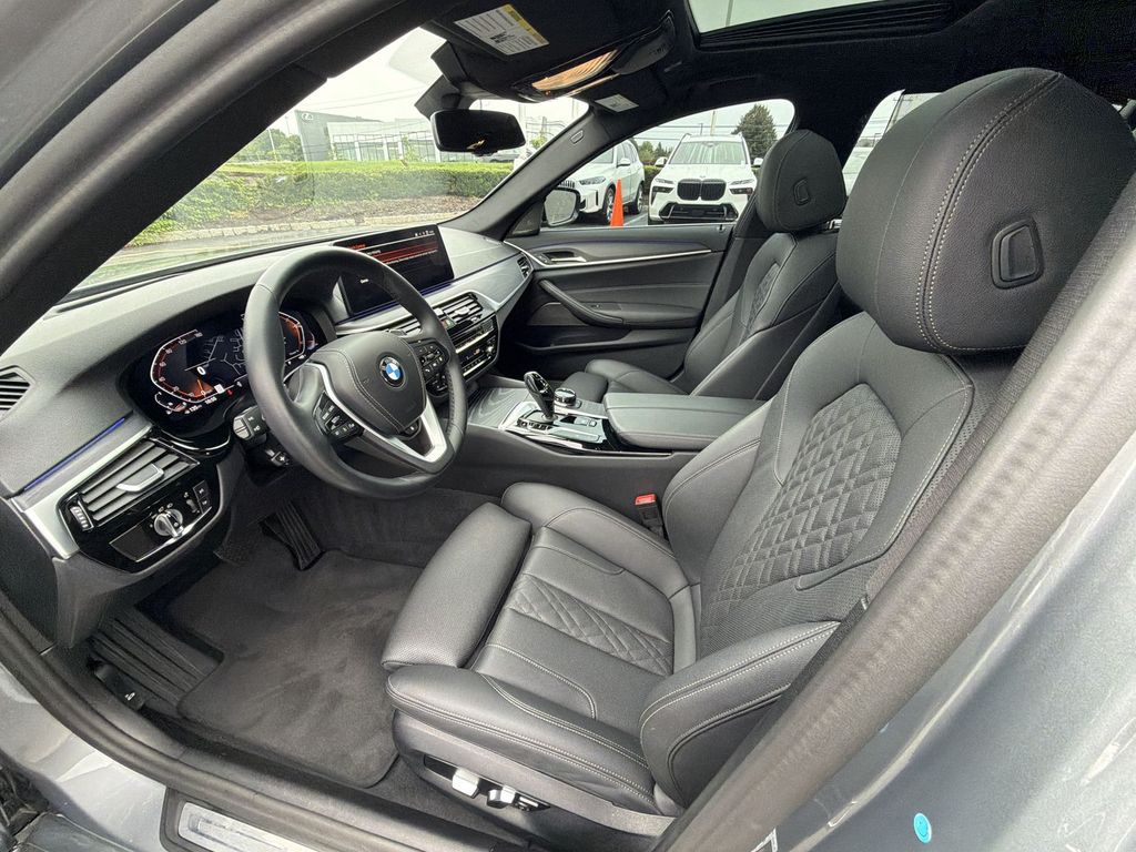 Thumbnail: 2023 BMW 5 Series - 11