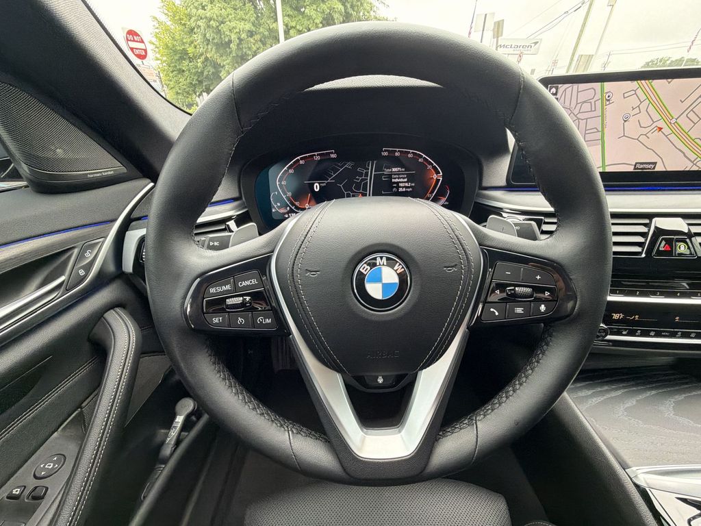 Thumbnail: 2023 BMW 5 Series - 10