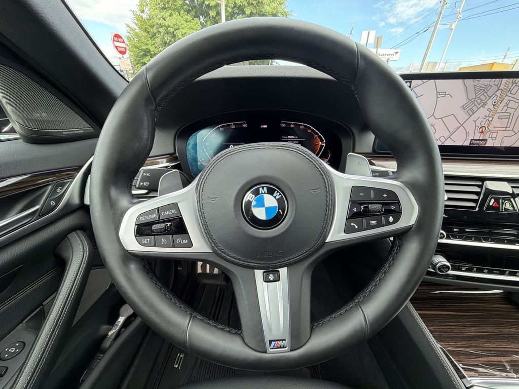Thumbnail: 2021 BMW 5 Series - 10