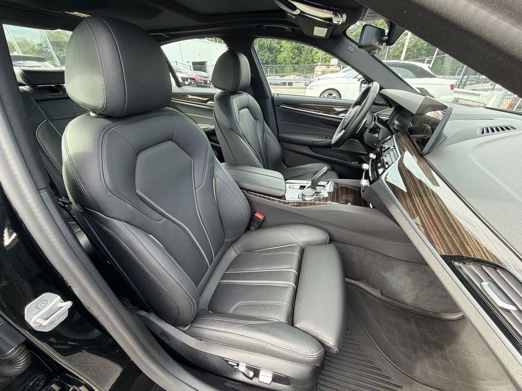Thumbnail: 2021 BMW 5 Series - 28