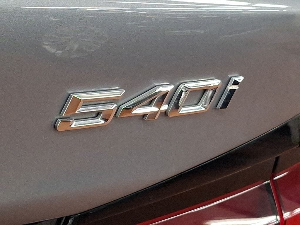 Thumbnail: 2023 BMW 5 Series - 30