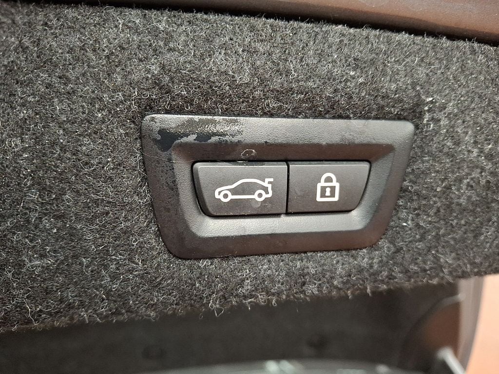 Thumbnail: 2023 BMW 5 Series - 28