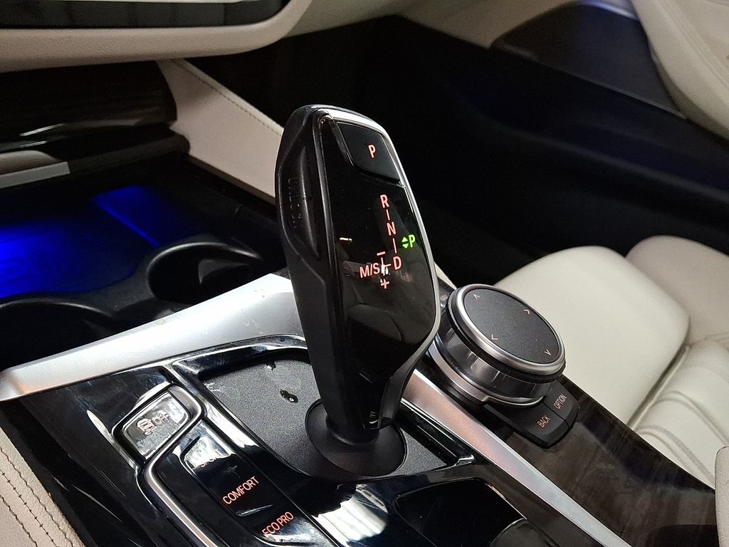 Thumbnail: 2023 BMW 5 Series - 10