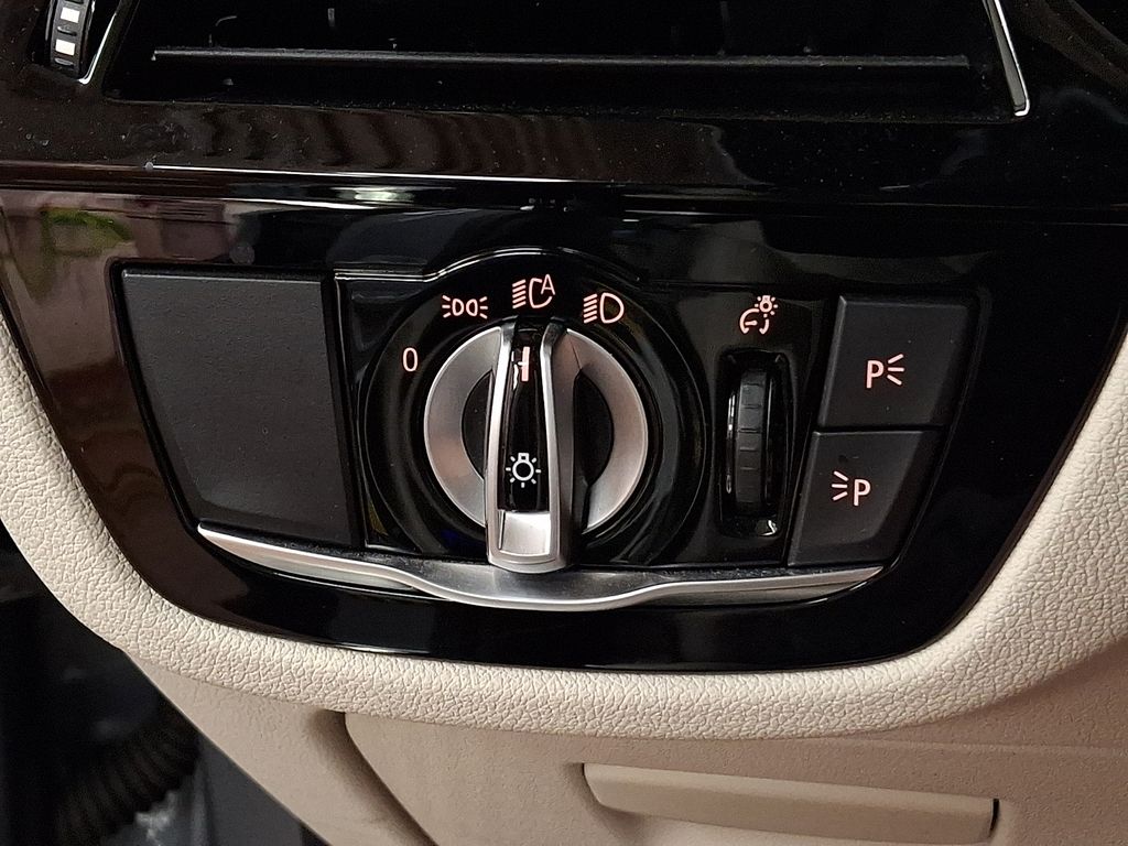 Thumbnail: 2023 BMW 5 Series - 25