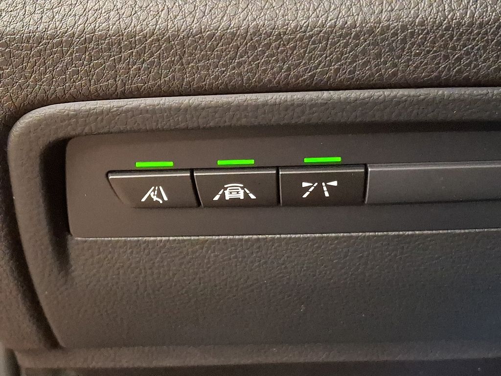 Thumbnail: 2018 BMW 3 Series - 27