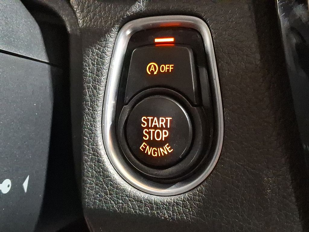 Thumbnail: 2018 BMW 3 Series - 24