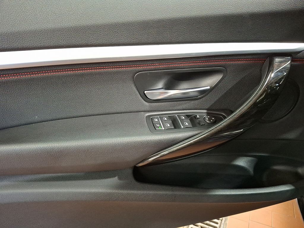 Thumbnail: 2018 BMW 3 Series - 17