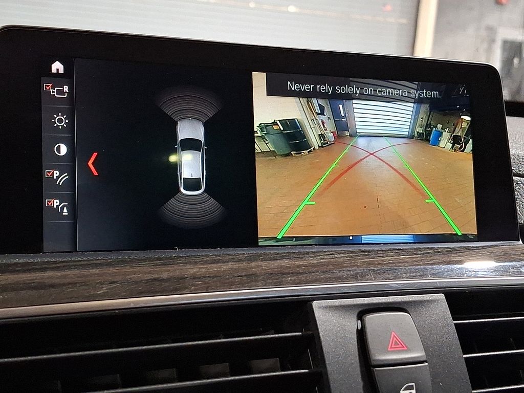 Thumbnail: 2018 BMW 3 Series - 21