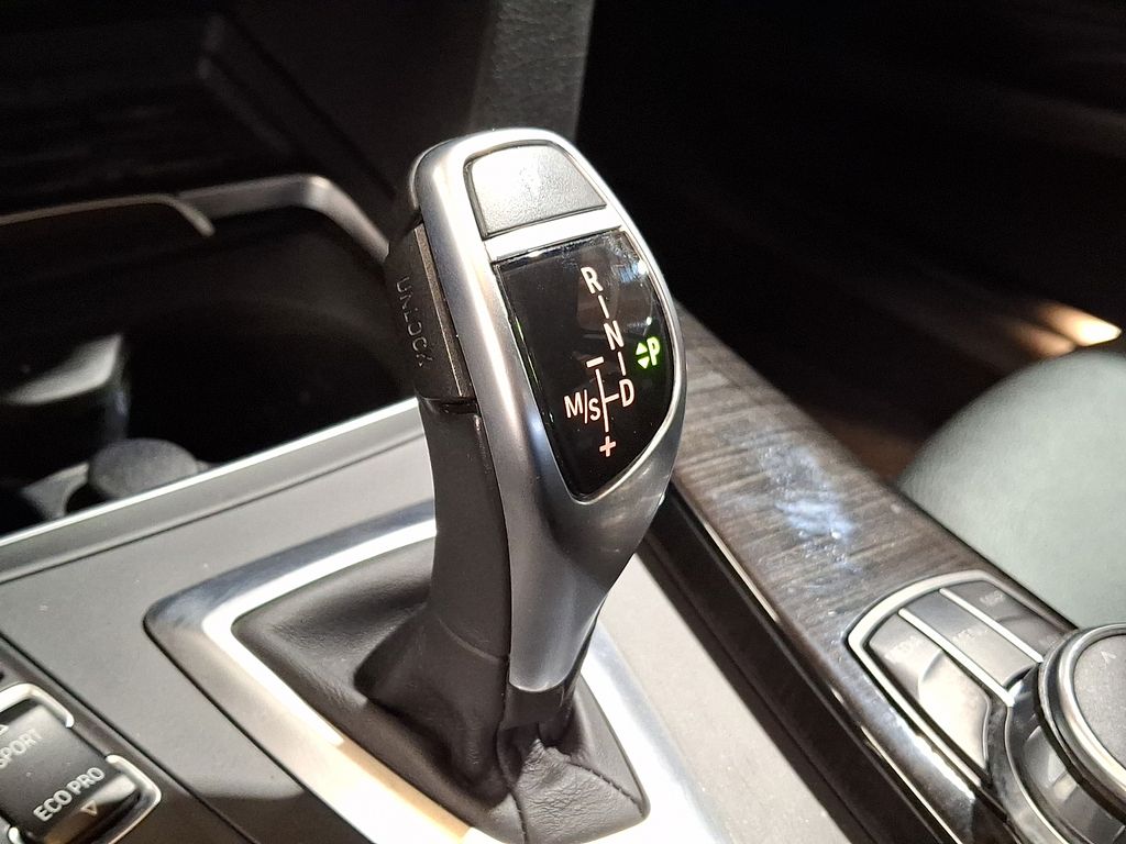 Thumbnail: 2018 BMW 3 Series - 10