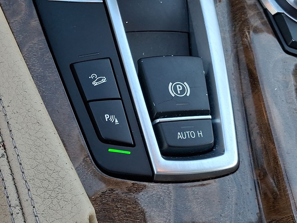 Thumbnail: 2012 BMW 5 Series - 24