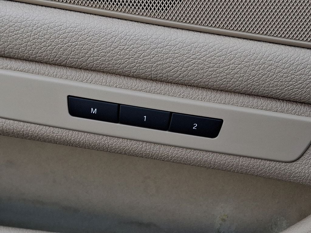 Thumbnail: 2012 BMW 5 Series - 27