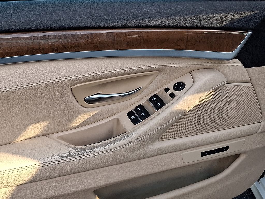 Thumbnail: 2012 BMW 5 Series - 15