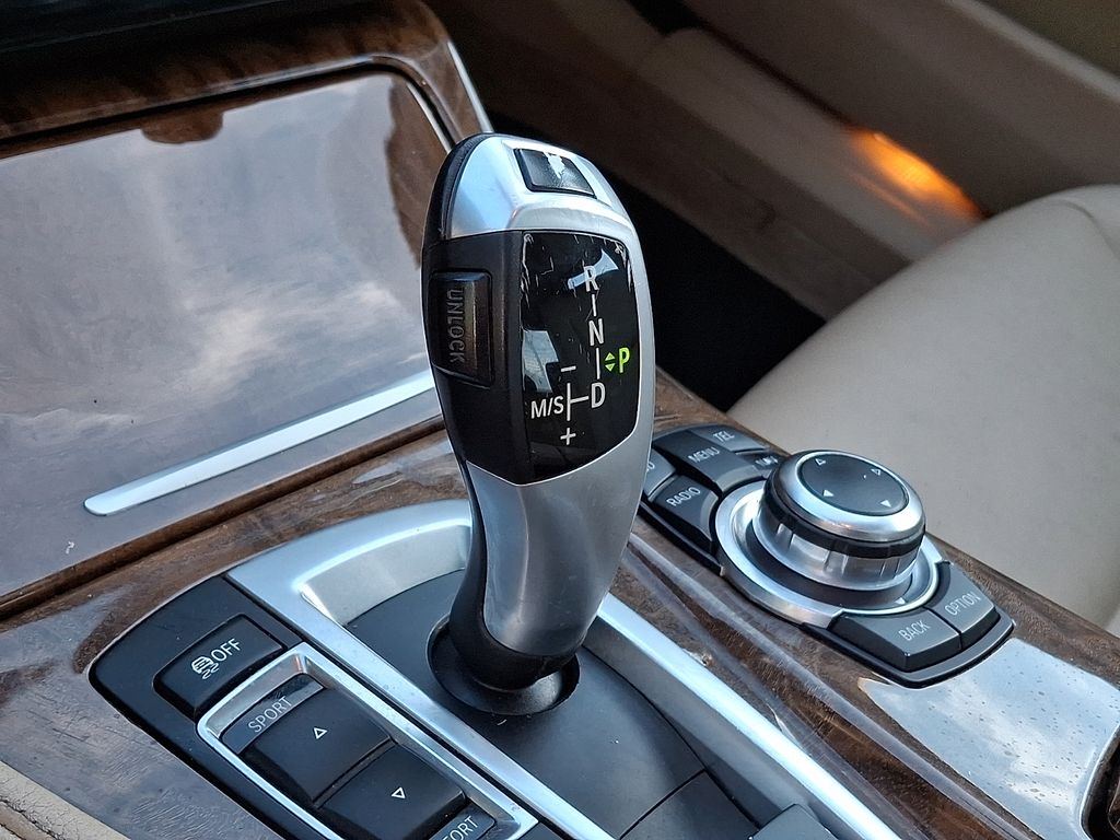 Thumbnail: 2012 BMW 5 Series - 11