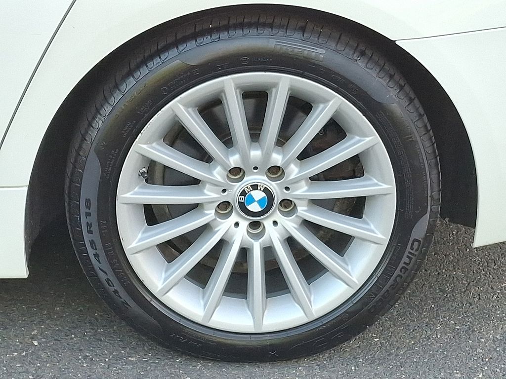Thumbnail: 2012 BMW 5 Series - 8