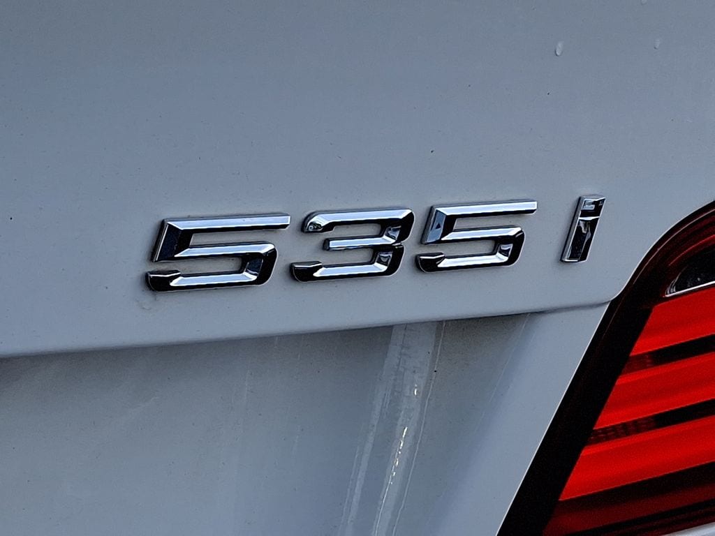 Thumbnail: 2012 BMW 5 Series - 7