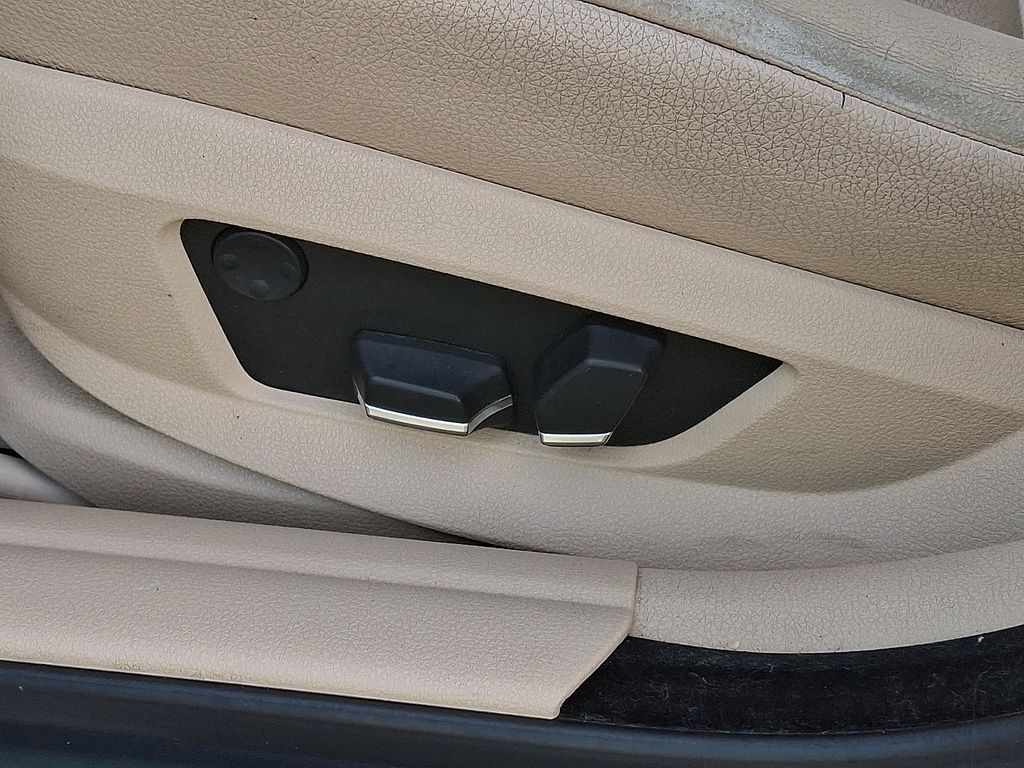 Thumbnail: 2012 BMW 5 Series - 16