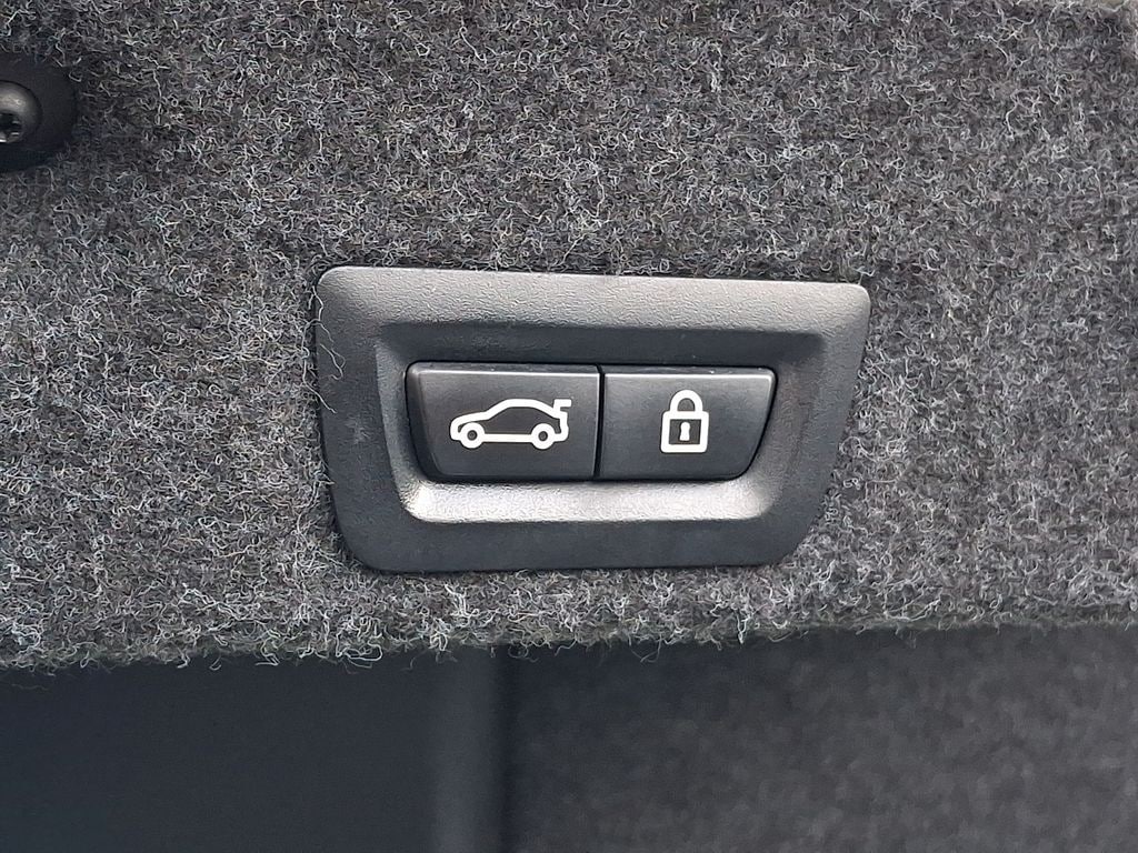Thumbnail: 2012 BMW 5 Series - 28