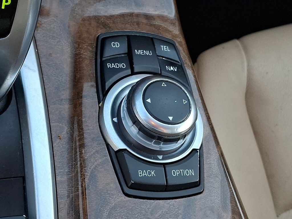 Thumbnail: 2012 BMW 5 Series - 25
