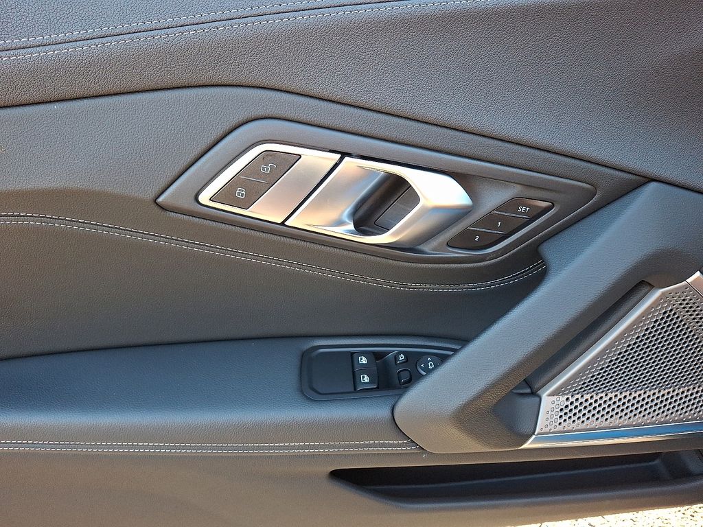 Thumbnail: 2025 BMW Z4 - 15