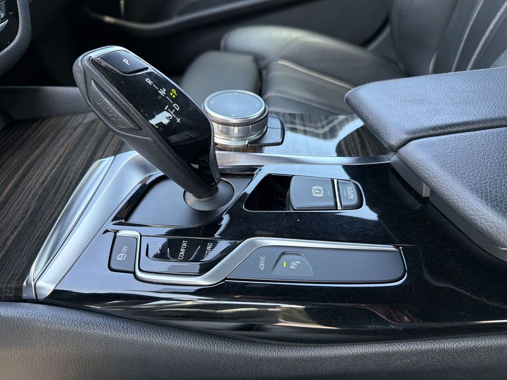 Thumbnail: 2018 BMW 5 Series - 15