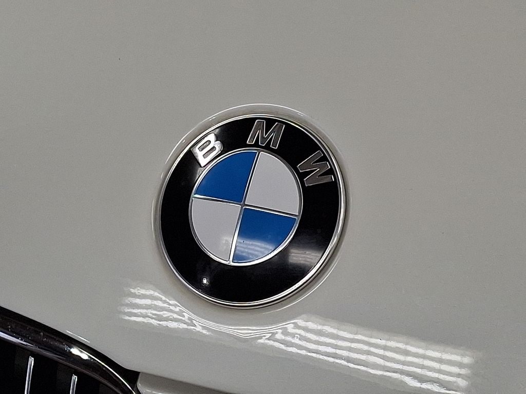Thumbnail: 2011 BMW 3 Series - 28