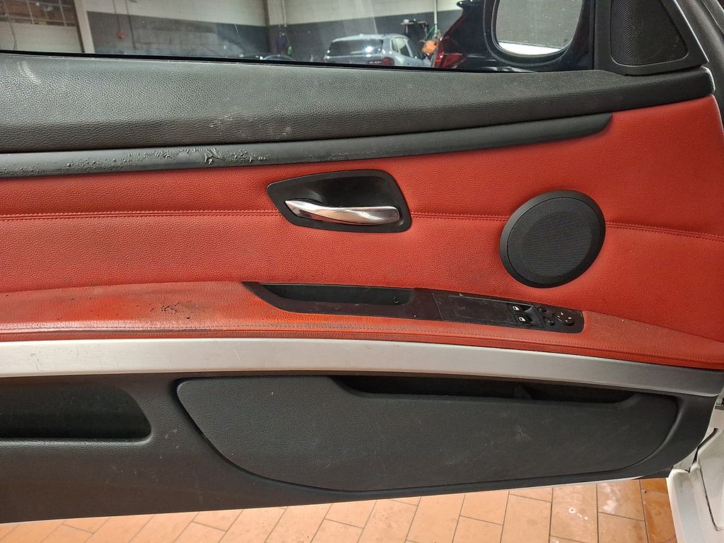 Thumbnail: 2011 BMW 3 Series - 18