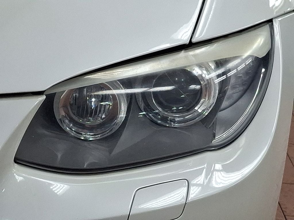 Thumbnail: 2011 BMW 3 Series - 17