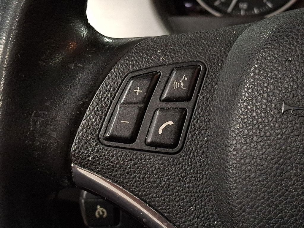 Thumbnail: 2011 BMW 3 Series - 21
