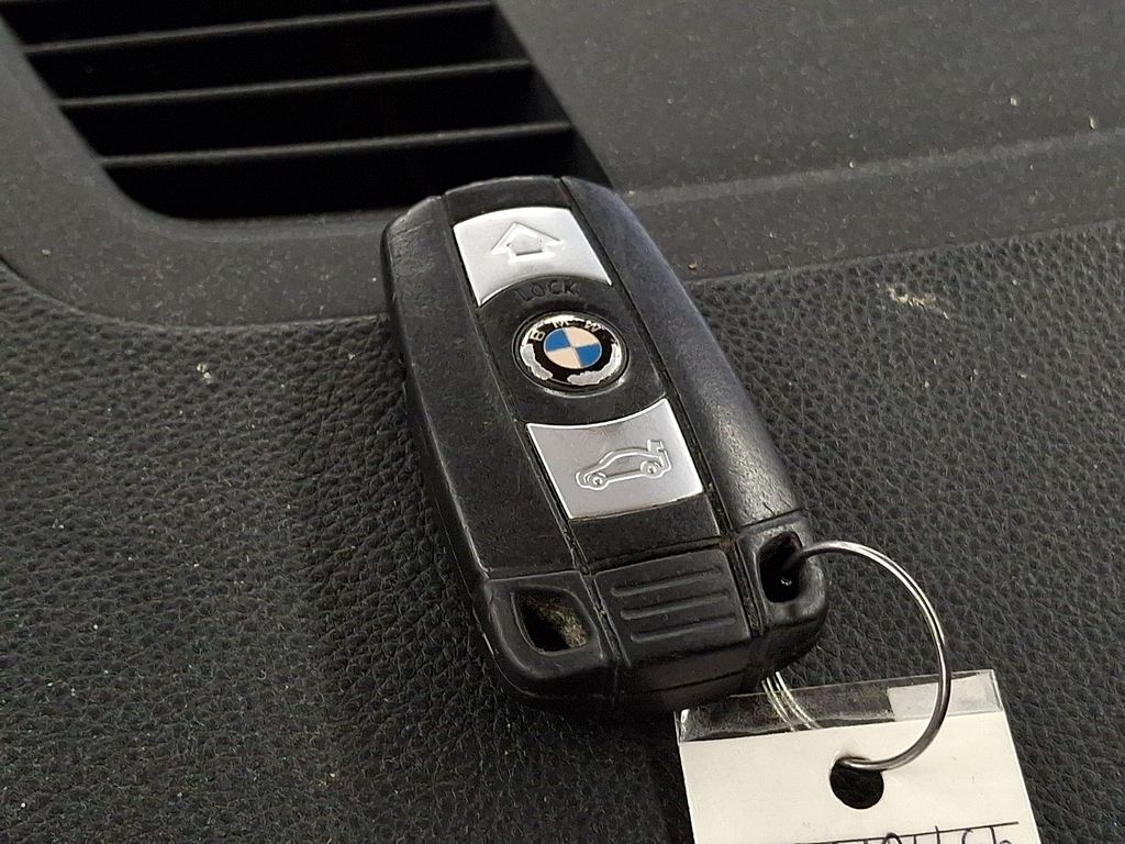 Thumbnail: 2011 BMW 3 Series - 12