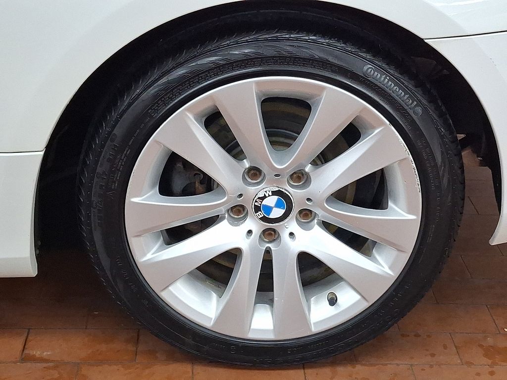 Thumbnail: 2011 BMW 3 Series - 6