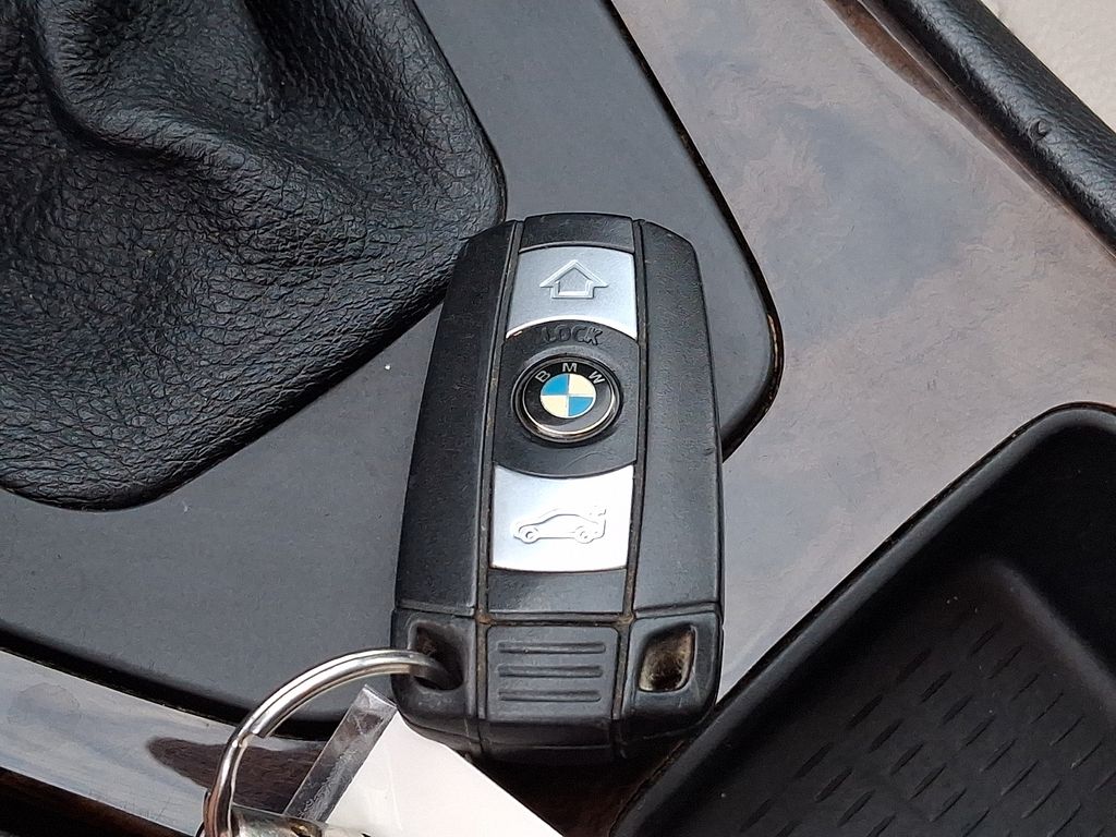 Thumbnail: 2011 BMW 3 Series - 12