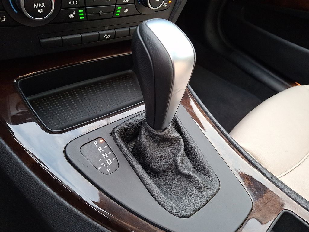 Thumbnail: 2011 BMW 3 Series - 9