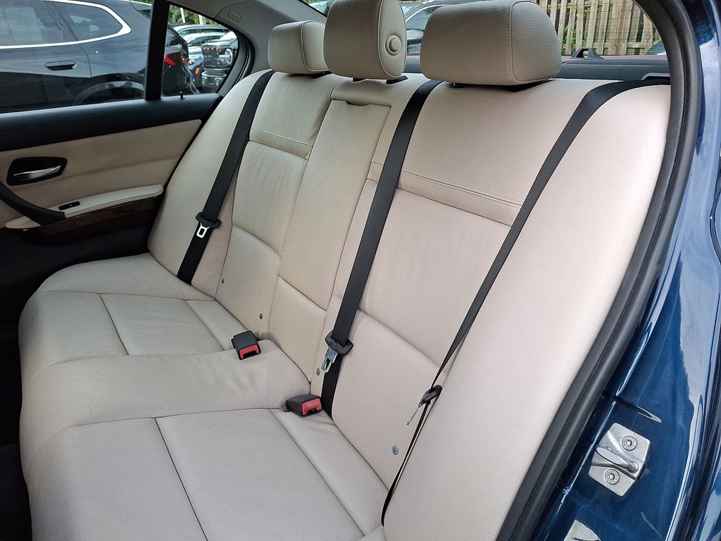 Thumbnail: 2011 BMW 3 Series - 7