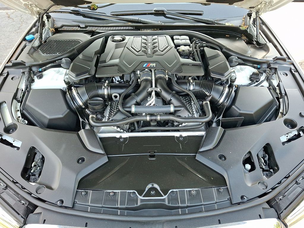 Thumbnail: 2023 BMW M5 - 7