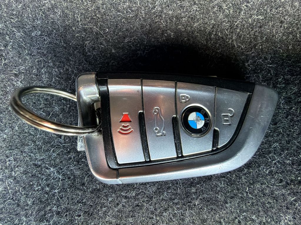 Thumbnail: 2019 BMW M5 - 19