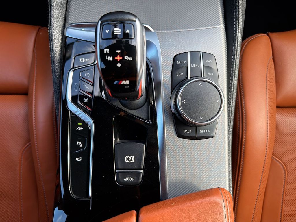 Thumbnail: 2019 BMW M5 - 16