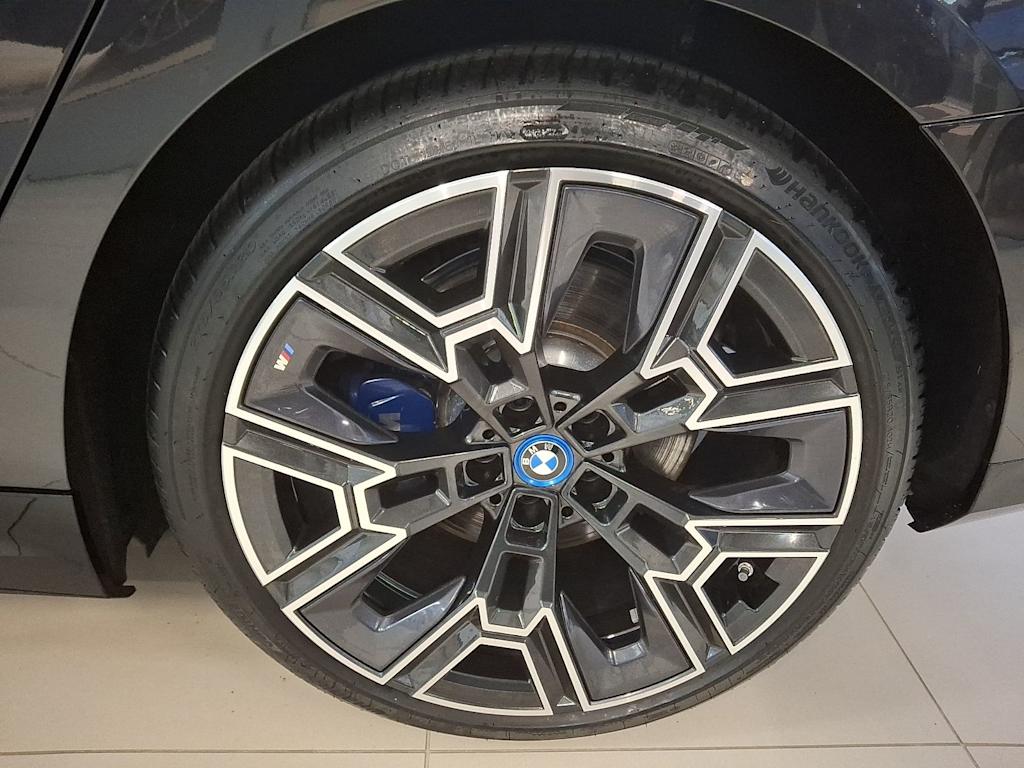 Thumbnail: 2025 BMW i5 - 6